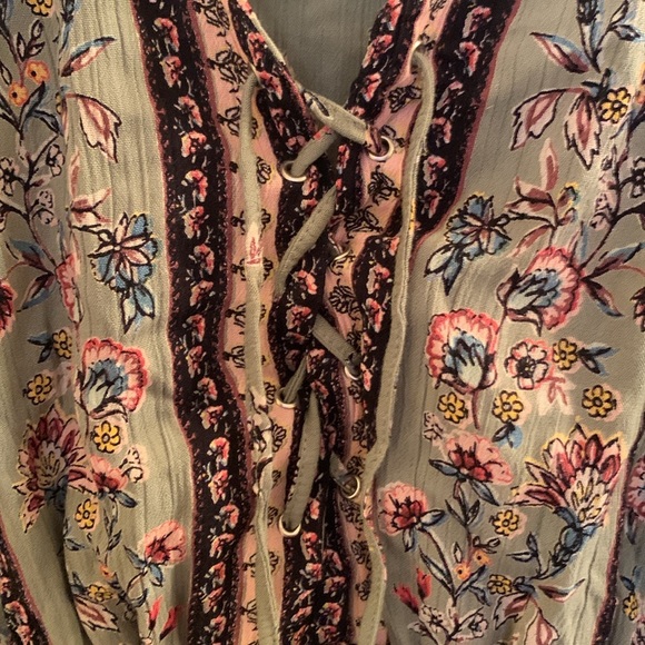 Angie Front Tie Blouse - Picture 5 of 7